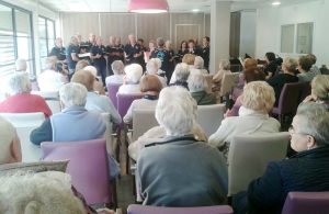 Journée en chansons à la résidence de Guidel