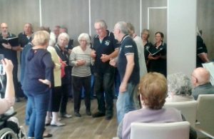 Journée en chansons à la résidence de Guidel